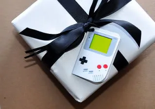 The gift tag that will make your thumbs twitch with longing