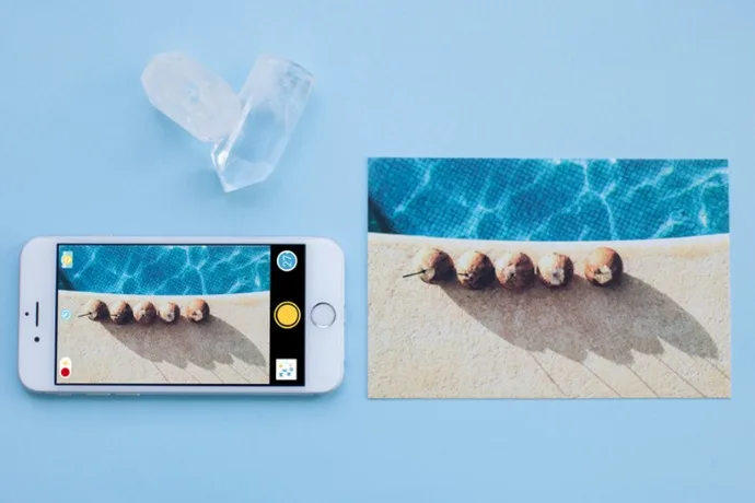 The Photojojo Disposable Camera app turns your iPhone into a disposable camera.