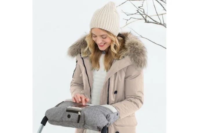 The Stroll & Go on-call hand muff from skip*hop lets you text, talk, and stay toasty