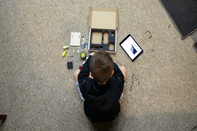 Thimble subscription boxes for kids let kids build amazing robotic projects