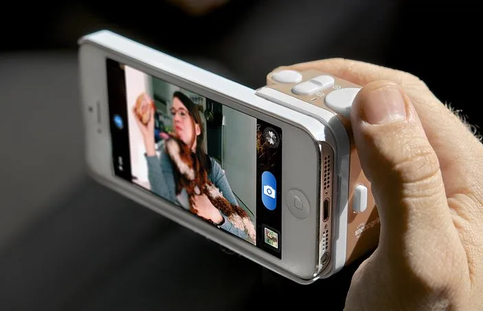 Snappgripp photo accessory for iPhones