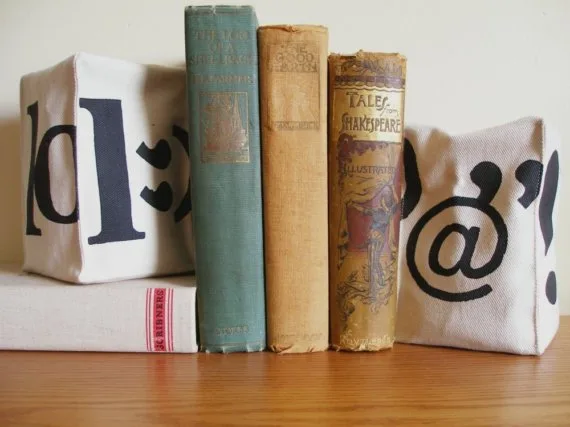 Techy bookends for reluctant e-readers