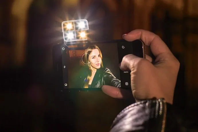 6 of the best selfie flashes, lenses and accessories