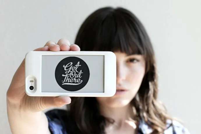 popSlate iPhone case has an extra display screen