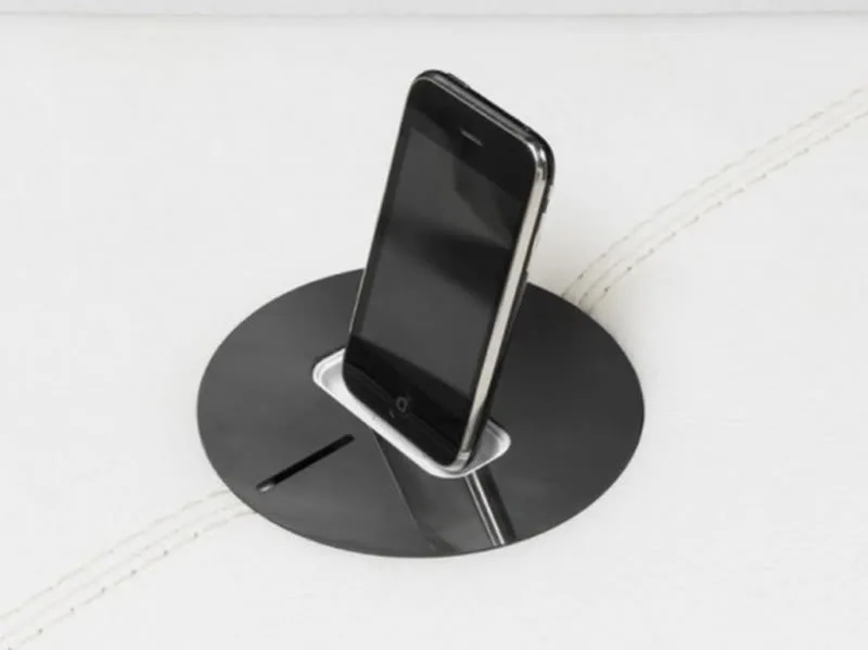 Piquing our Geek: A sofa phone-charger
