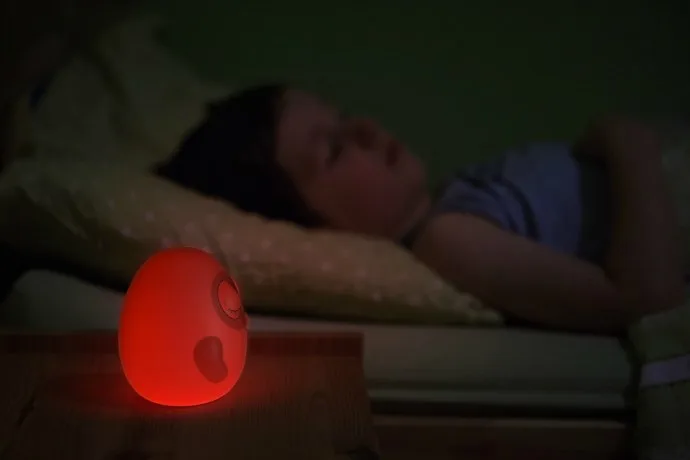 Ooly is a nightlight that also tells your kids when to stay in bed and when it's time to get up