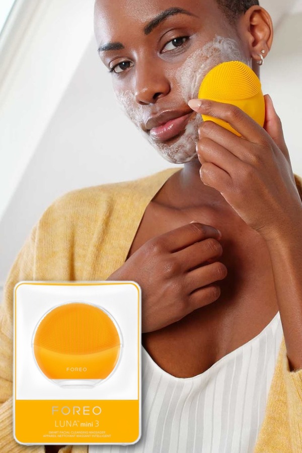 Hot high-tech beauty gifts: Foreo Luna Mini 3 is perfect for travel