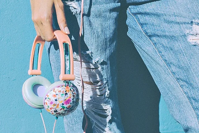 Floral tech accessories for Mother's Day: Love these floral noise-isolating headphones from Ankit!