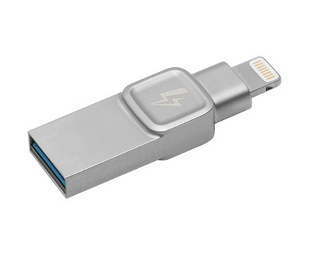 Cool practical tech gifts: Kingston Bolt Duo flash drive - sponsor | Holiday Tech Guide 2017