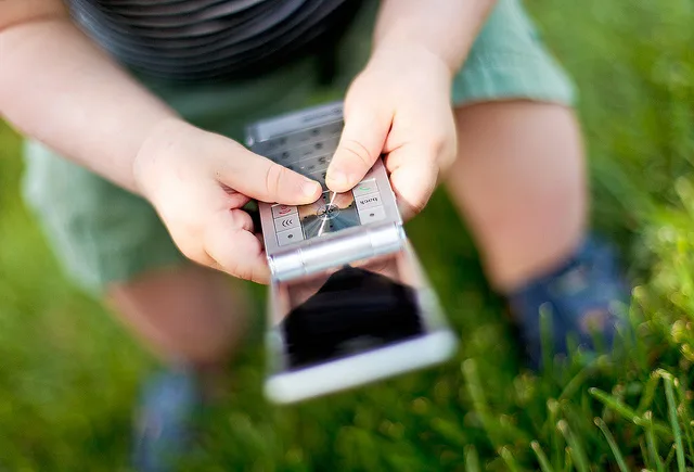 best emergency cell phone for kids | photo angeloangelo