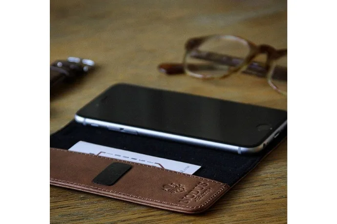 Nodus Access leather iPhone case with microsuction pads