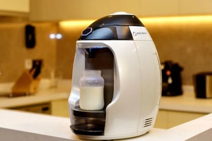 Milk Nanny bottle maker you can control with your smartphone