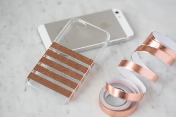 A fun, easy DIY iPhone case from The Sweetest Occasion