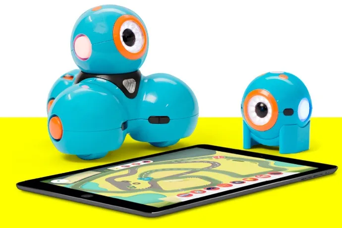 Wonder Workshop Dot and Dash Robots: 1 tech toy. 4 kids. 3 project ideas. And no fighting, mostly.