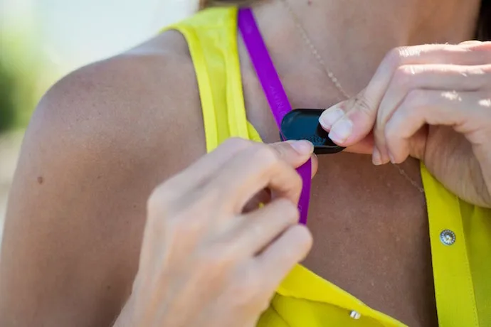 Ditto wearable tech device makes smartphone notification alerts discreet and lets you put your phone away!