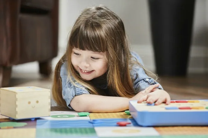 Teaching coding to preschoolers with Cubetto which is currently on Kickstarter