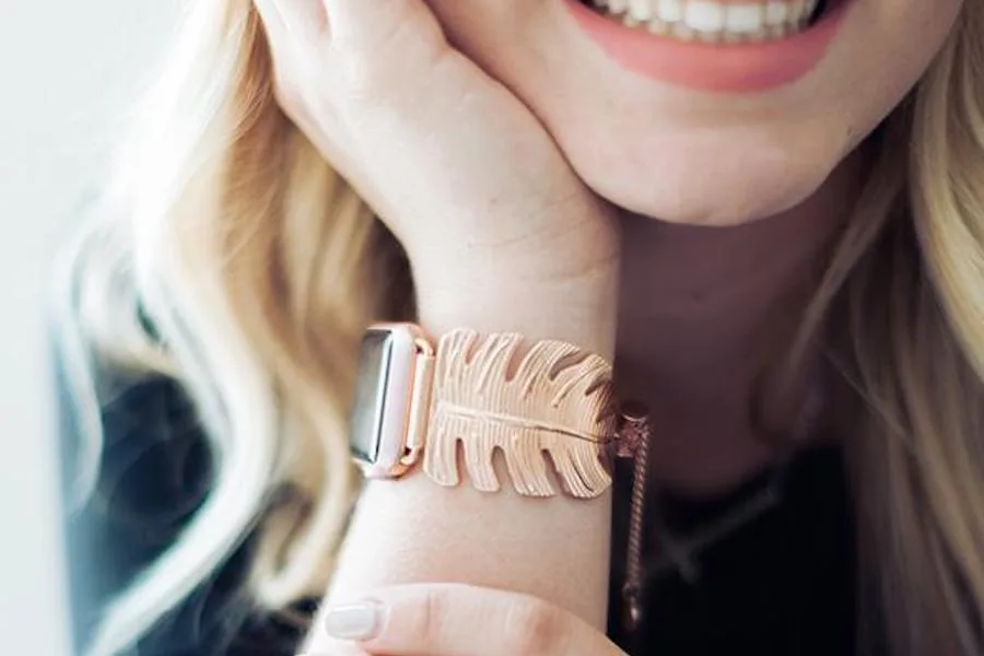 12 stylish Apple Watch bands and accessories. Rowr. | Holiday Tech Gifts 2017