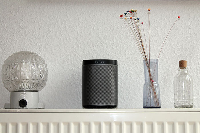 Sonos play hot sale one stereo