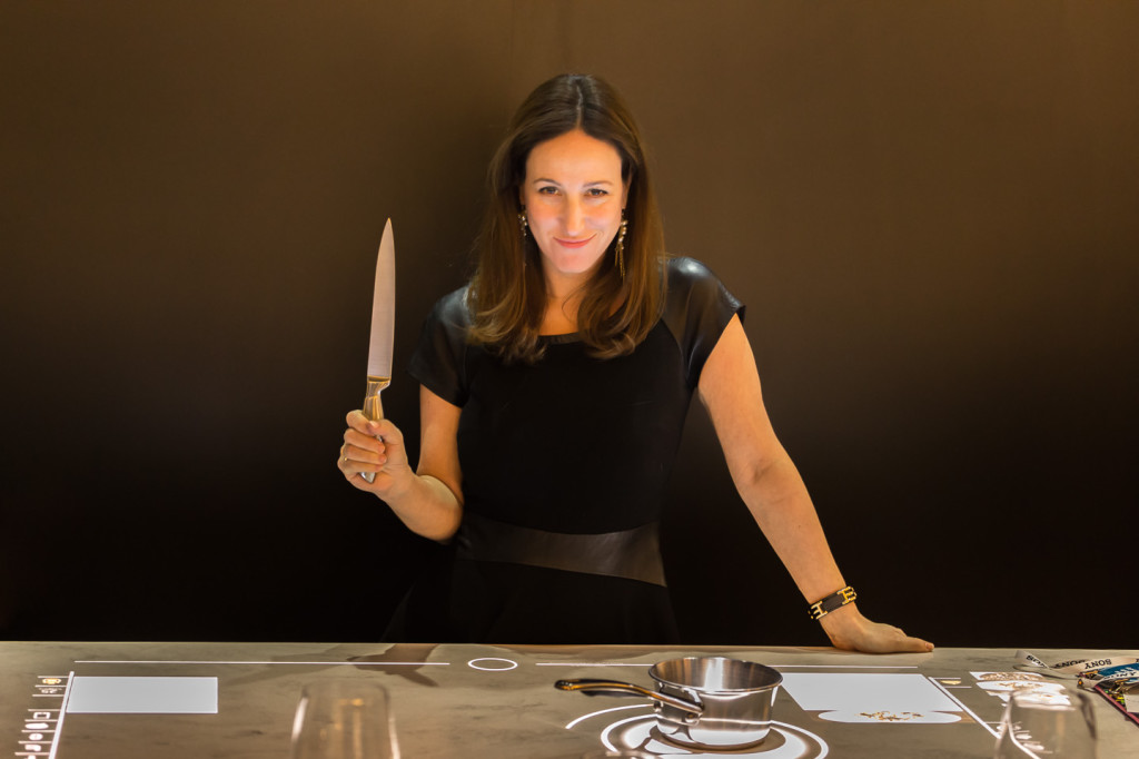Whirlpool at CES - Liz with Knife | Cool Mom Tech