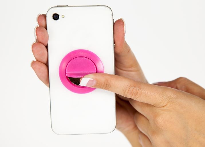 The Gwee Button cell phone screen cleaner: A nice alternative to your t-shirt hem.