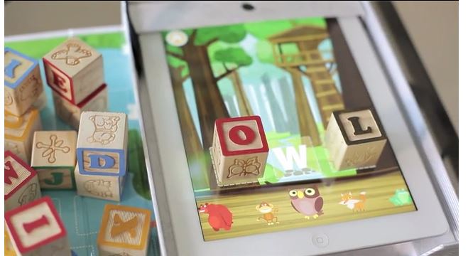 Wonderblox brings together old school wooden blocks with that newfangled iPad thing.