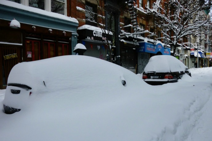 The best Twitter feeds to follow for Snowstorm 2015 updates. #SNOMG!