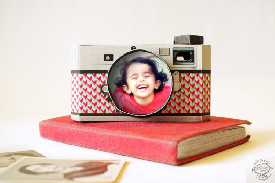 Cool gift idea under $5:  Printable photo frames that look like vintage objects.