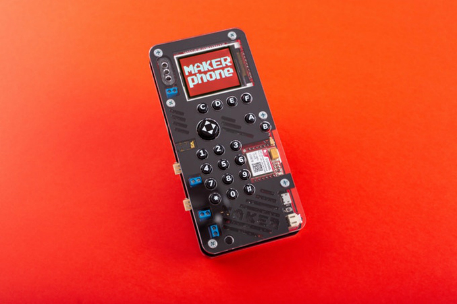 Hey kids, you want a mobile phone? Make it yourself with MAKERphone.