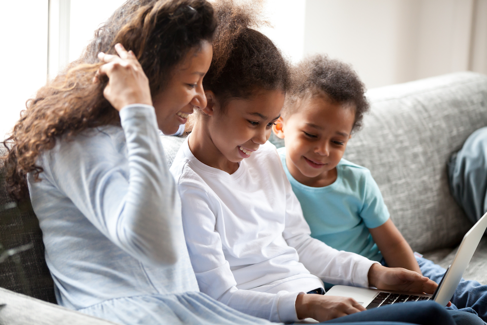Keeping kids safe on smartphones and devices | cool mom tech guide to digital parenting