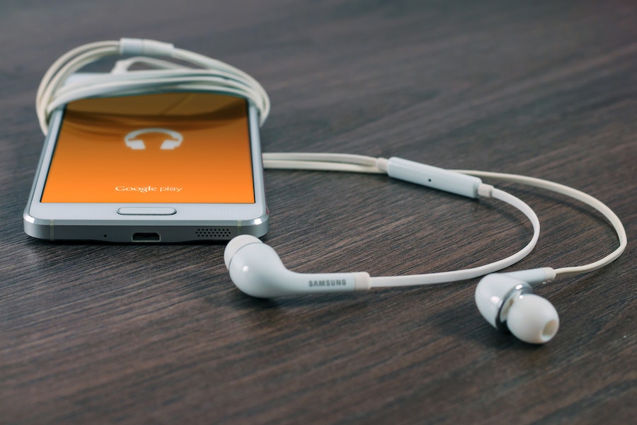 3 great podcasts to help you learn a foreign language