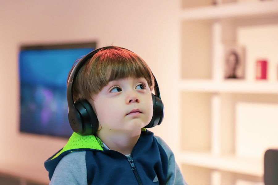 15 awesome podcasts for kids that you’ll enjoy too, parents.
